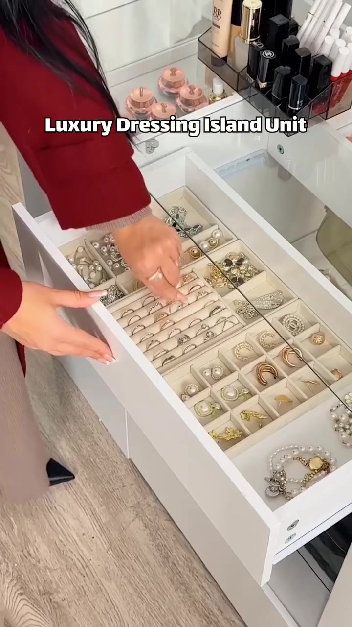 جزيرة ملابس • فخامة • تنظيم