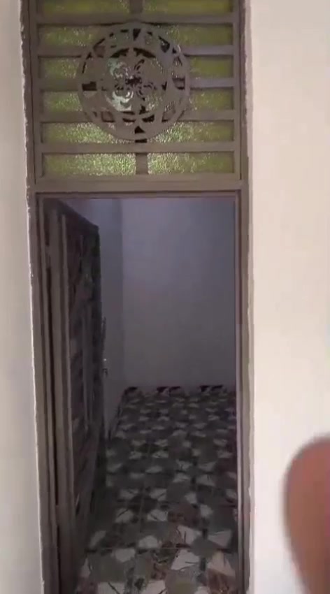 💛 السلام عليكم يتوفر بيت للإيجار 💛 البيت ركن 💛 يتكون من ثلاث غرف وصالة واستقبال ومطبخ حار وبارد وحمامين ومناور ومرافق صحية و مخزن صغير مرتب 💛 سعر الإيجار الشهري 500 الف 💛 العنوان حي العسكري طريق المحكمه ابو الخصيب شارع الريسي السايدين مباشرة 💛💛💛 الاستفسار والمراسله علي الخاص للجادين او واتساب *********** 💛💛💛💛💛💛💛💛💛💛💛💛💛💛💛💛💛
البيت مفروش لو فارغ؟ وإذا بيه شي داخل شنو الموجود بالضبط؟: 
فارغ مو مفروش، 
شنو مساحة البيت تقريباً أو أبعاده إذا متوفرة؟: 
المساحه تقريبا 150 متر 
هل البيت جاهز للسكن فوراً لو يحتاج أي تصليحات أو صيانة؟: 
بيت حديث وجاهز، للسكن 
هل الإيجار يشمل الماء/الكهرباء لو كل خدمة تنحسب وحدها؟: 
لا احار البيت فقط 
شنو شروط الإيجار: عقد، تأمين، وكم دفعة مقدمة مطلوبة؟: 
هو اجار 500 الف كل شهر فقط 