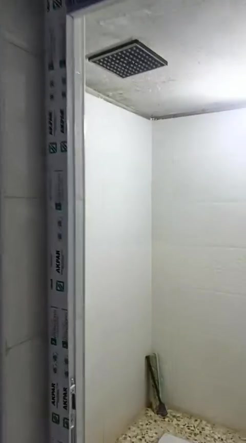 السلام عليكم بيت ١٠٠متر منطقه ٢٢خلف شارع أبو سمير الاستفسار على الرقم ***********
