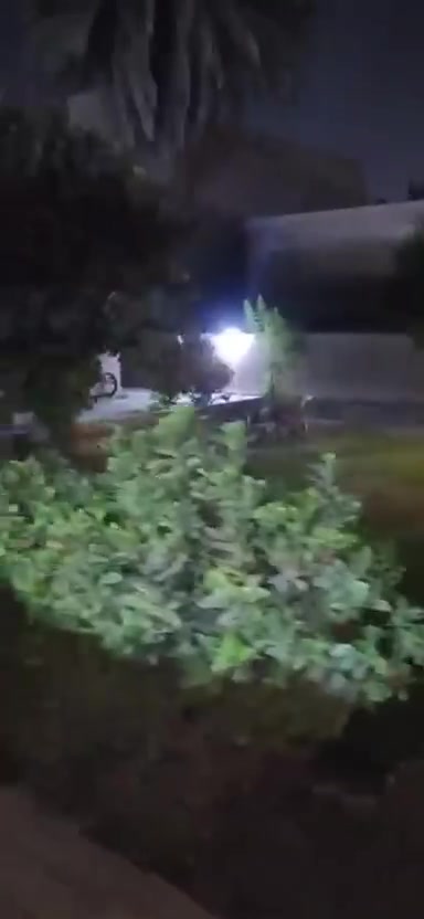للإيجار

بيت للإيجار حي الجهاد مربع الآطباء 
مساحة ٥٠٠ 
كراج وحديقة 
٤ غرف نوم و ٣ صحيات 
واستقبال ومطبخ 
ايجاره مليون ونص 
يرهم عائلة او مخزن
***********
