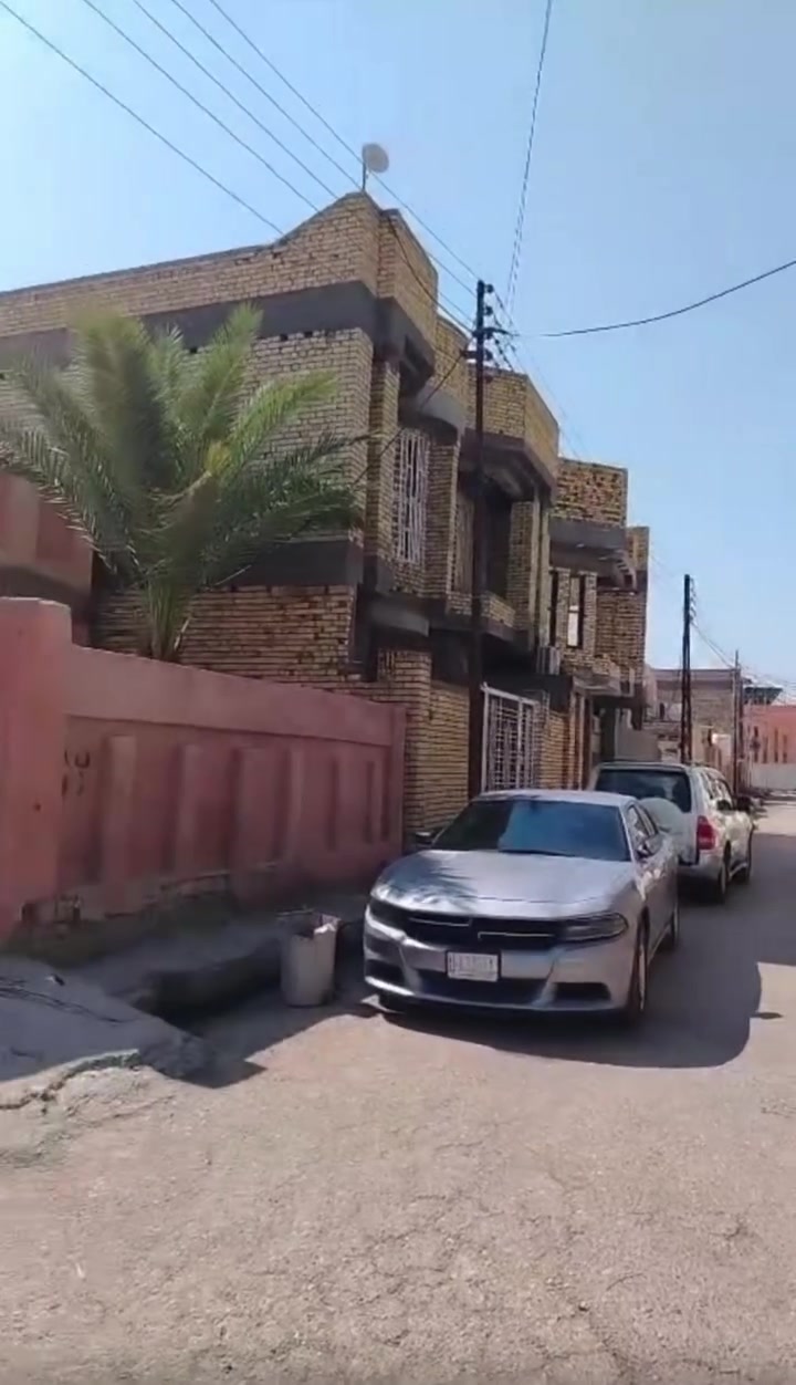 يا الله
نصف بيت طابو صرف للبيع في منطقة حي العمال 
قريب على المدارس الصينية مدرسة اروى بنت الحارث والمتفوقين والبواسق وقريب على مدرسة شمس العلوم الاهلية ..

البيت بناء قديم يباع قطعة ..

المساحة 100 متر ركن الوجه 10 متر والنزال 10 متر  ..

للإستفسار أكثر الإتصال على الرقم
***********
أو زيارة مكتبنا في شارع الحسينية مجاور اللمسة السّحرية للحاسبات مقابل عطر الجنوب للتّصوير ..
