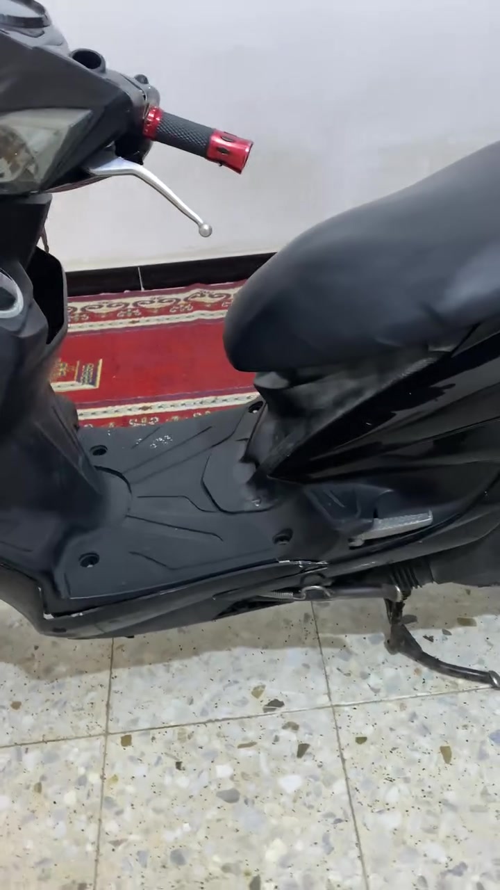 السلام عليكم سكنس لد ياباني ستان حساس دراجه كله شغال مكينه خرسهه مستمع صوتها  نص نكره باي وقت كهربائيات كلها شغاله السعر 950المكان الشعب رقم الهاتف ***********
