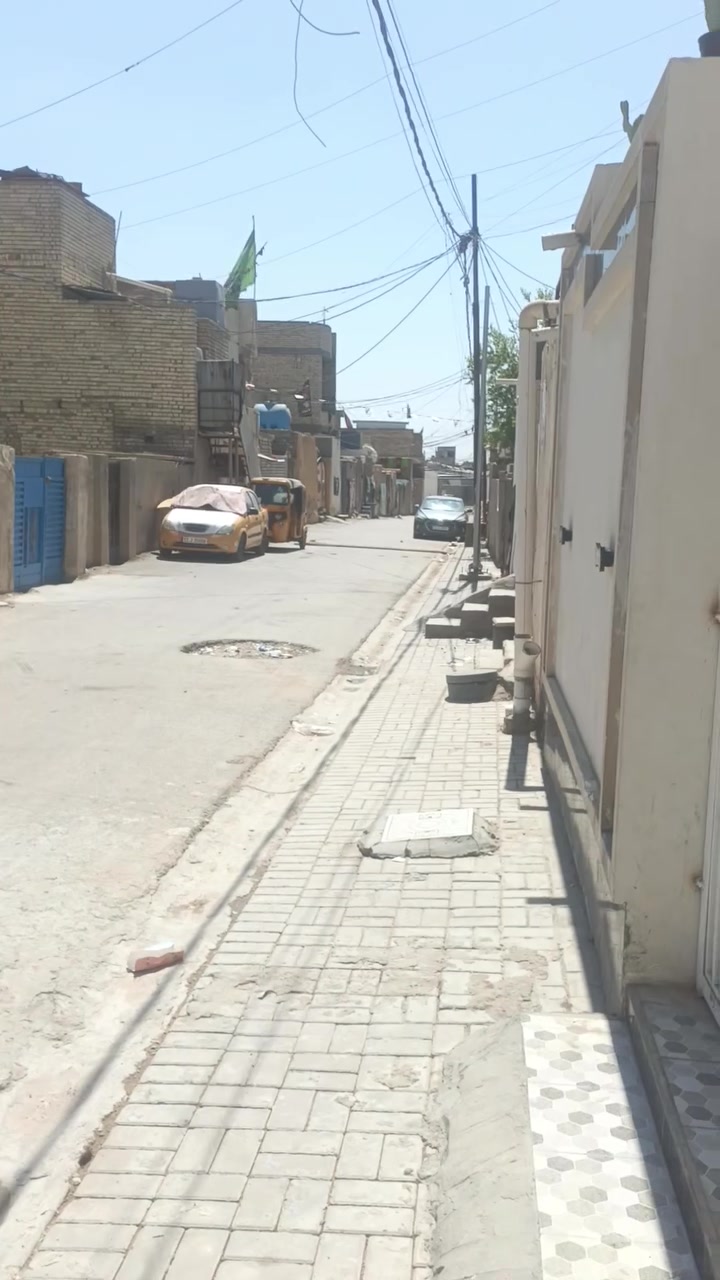 سلام عليكم دار  للبيع المساحة 200  سند 25 طابو زراعي موقع الدار حي طارق حي المنتضر  بدايه 110  نقطه داره فرع ابو ربيع السعر 85 بي مجال ***********
