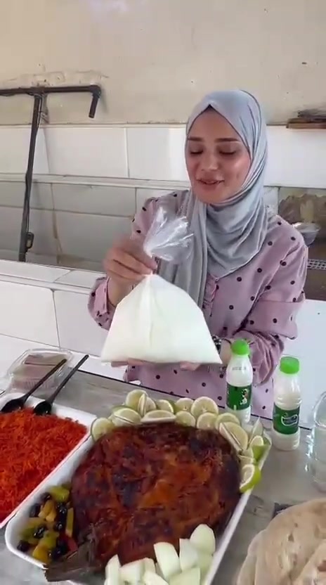 السر مو بس بالنار.. السر بتتبيلة ريحانة🌿 اللي مالها مثيل!  طعم المسكوف الأصيل بنكهة الحطب والنظافة اللي تبيض الوجه سعر الكيلو 10 مع تمن ومقبلات ***********
