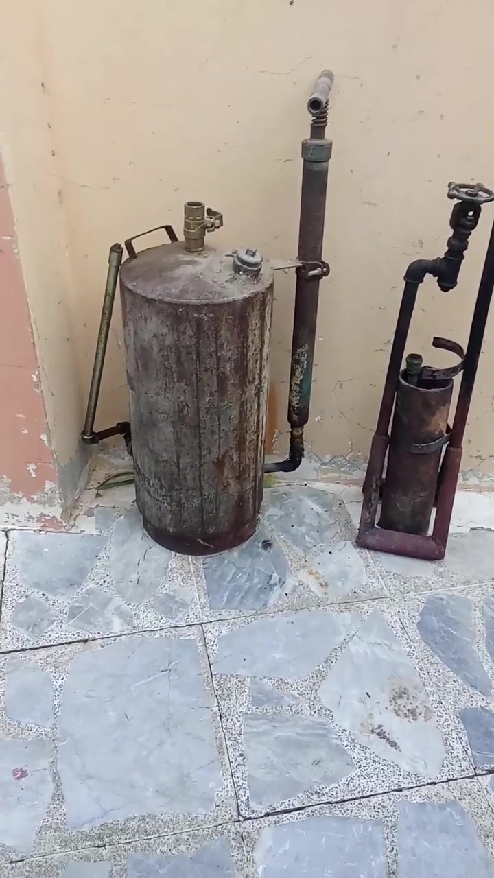 السلام عليكم عندي هذا البطل كوره للبيع كامل مابي اي نقص كبل شغل مكاني المصارف السعر 350وبي مجال ***********
