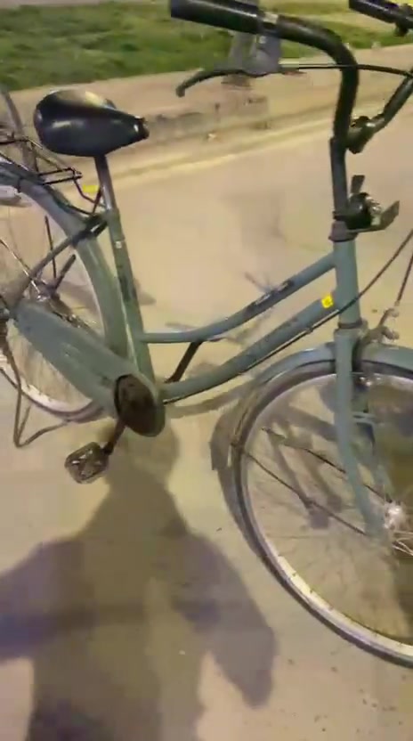 ذزسلام عليكم باسكل البيع نضيف الشراي خاص لون زيتوني مستعجل على بيعه متواجد فقط واتساب ***********
