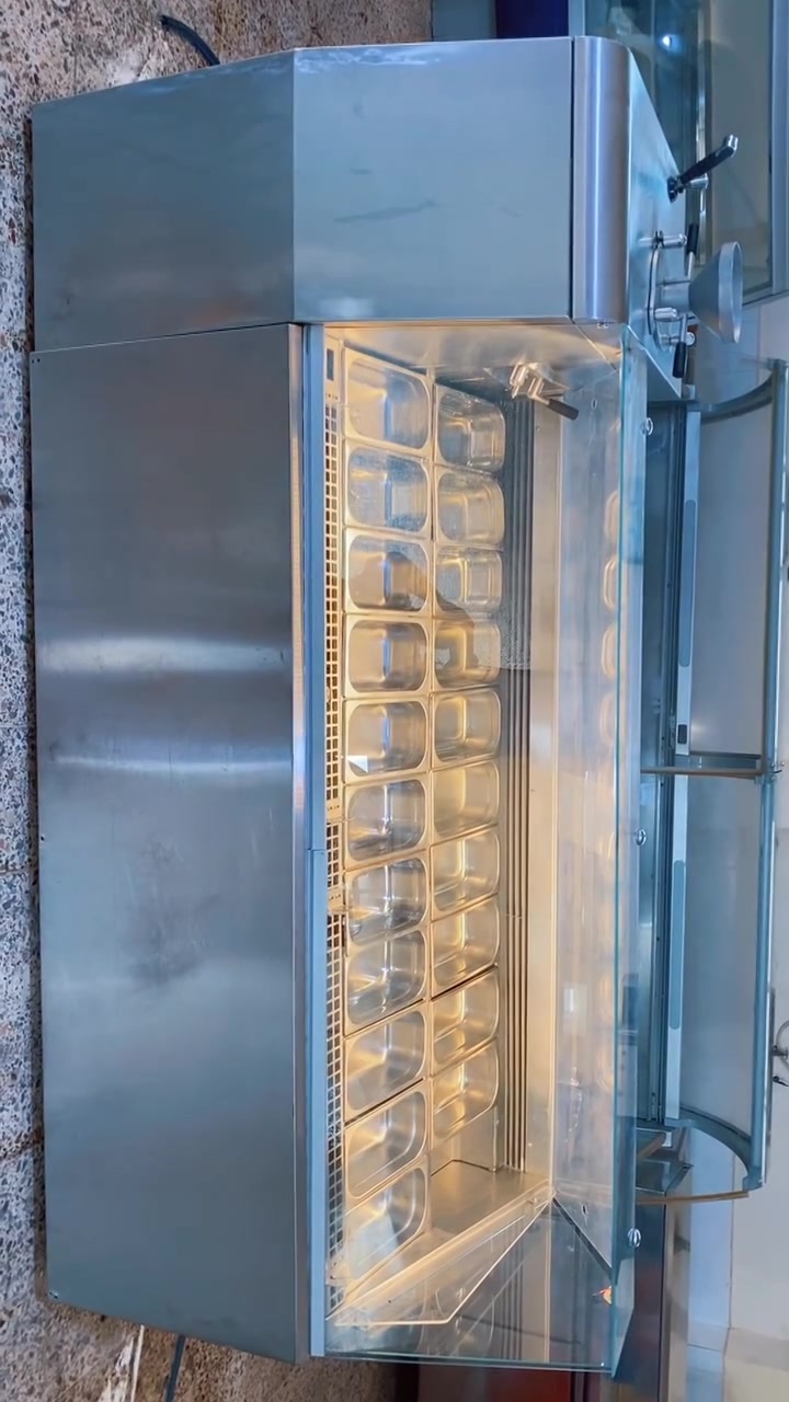 عارضه ايس كريم 🍦 مع ماكنه دي إس ايطالي الصنع 🇮🇹دبل كمبريسر طرحيحجم دي إس ٦ كيلواستعمال الخارج نضافه 💯 ٪؜،،،،،،،،،،،،،،،العنوان /الانبار_الرمادي***********
