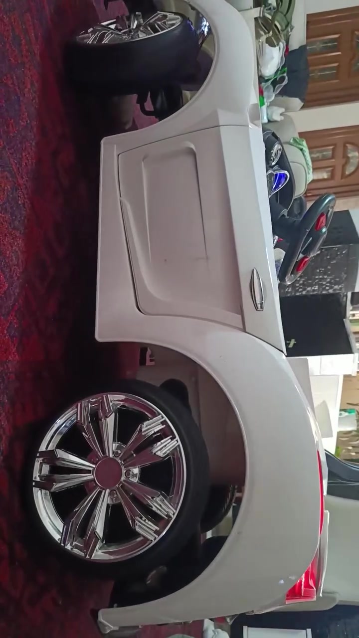 زۆۆر تازەیە کۆنتڕۆڵە دەتوانی بە کۆنتڕۆڵ  لێی بخوڕیت  شوێن ئۆکسی  هەیە دوگمەی هەیە خۆی یاری دەکات واتە بۆ منداڵێکیش ئەبێ کە پێی نەگرتبێ.
.
 
 
زۆۆر تازەیە کۆنتڕۆڵە دەتوانی بە کۆنتڕۆڵ  لێی بخوڕیت  شوێن ئۆکسی  هەیە دوگمەی هەیە خۆی یاری دەکات واتە بۆ منداڵێکیش ئەبێ کە پێی نەگرتبێ..باتری تازە گۆڕاوە  ٦٠ هەزاری پێ دراوە بەشی  ڕۆژ ئەکات
نرخی ١٢٠  هەزارە  زۆر گرانتر کڕدراوە 
***********
