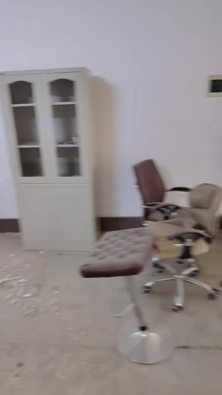 السلام عليكم اخوان شقه استثماريه للايجار
تصبح روضه وتصبح ما حد دراسه الشقه طابق ثالث
العنوان سبع قصور شارع ابو علي قرب حسينيه الزهراء
ابو كامل ***********
