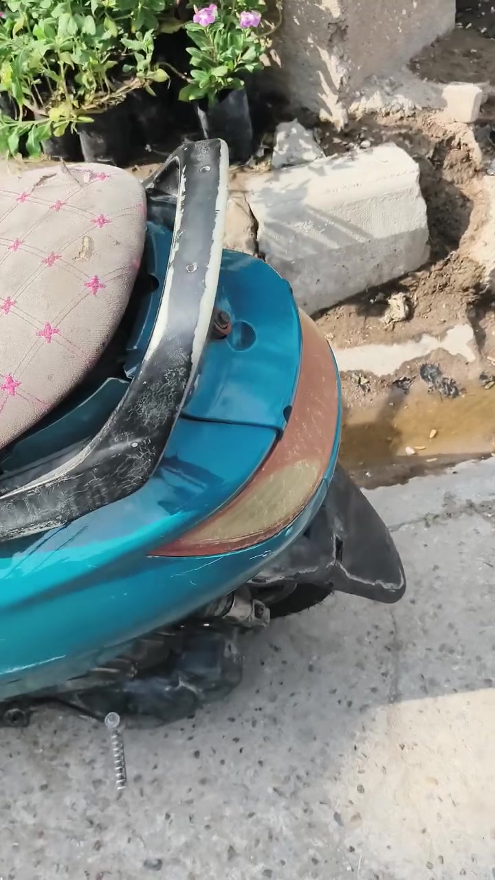 السلام عليكم فراشه مجفته جديد دراجه ماعوزها اي شي كامله كهربائيات كلها شغاله سلف الدراجه شغل واطلع السعر 250وبيها مجال
 مكلف بالنشر
وهذا رقم صاحب الدراجه
***********
