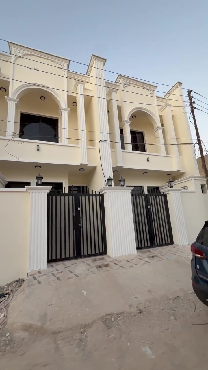 سلام عليكم 
دار سكني للبيع 
العنوان 📍 الديوم المربع الذهبي امام المدارس 
المساحة : 100 م الوجه5 ونزال 10 عدد (٢)
التفاصيل داخل الفديوم 
السعر : 75 مليون وبي مجال للشراي 
للاستفسار اتصال هـ : ***********
هـ : ***********
