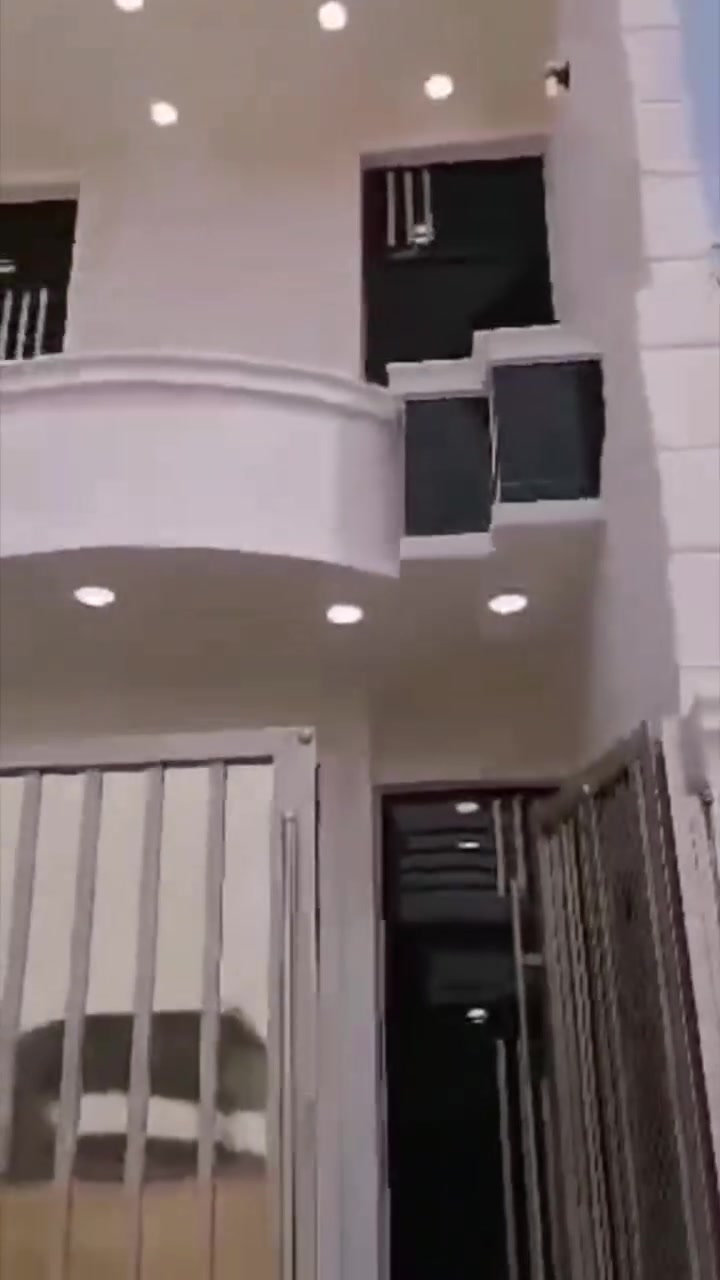 🏠 دار للإيجار – بناء حديث ومتكامل
🔹 طابقين وبناء حديث
🔹 غرفتين + صالتين🔹 3 حمامات
🔹 مطبخ🔹 استقبال🔹 
🔹 الدرج يحتوي على محجر
🔹 كافة الخدمات متوفرة
🔹 يبعد 50 متر فقط عن مجمع اليرموك
🔹 أمام حديقة عامة وعلى شارع 20
📌 مطلوب عائلة صغيرة//ايجار 300
