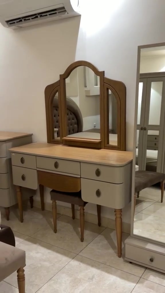 السلام عليكم٠٠٠
غرفه نوم تركيه مستخدمه بحاله ممتازه جدا للبيع٠٠٠
السعر نهائي ٣ مليون قفل ماخذها امانه الله ورسوله ٥ مليون و١٠٠ الف٠
عنواني بغداد 
الاتصال ع الرقم ***********
