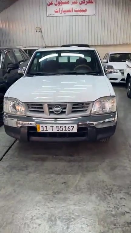 نيسان • سيارة • ماكو تفاصيل