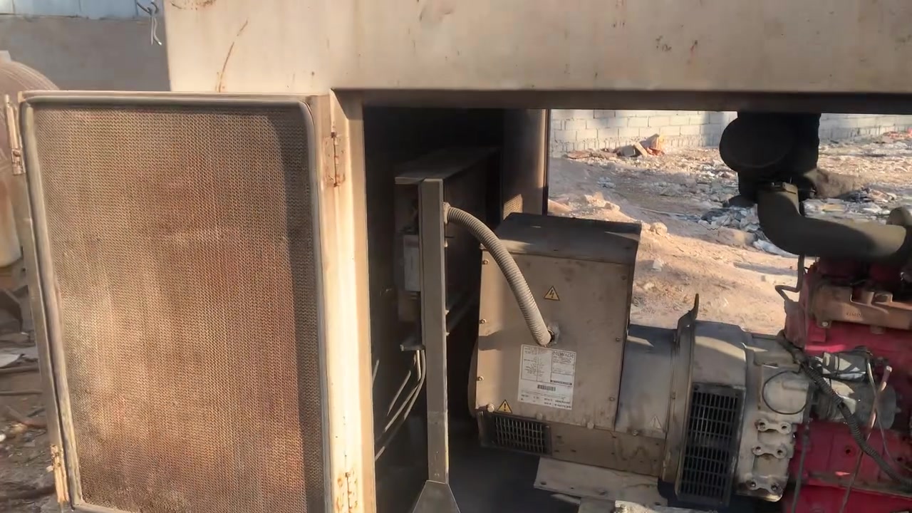 للبيع مولد كمنز كاتم ٤ سلندر مكان بغداد ***********
