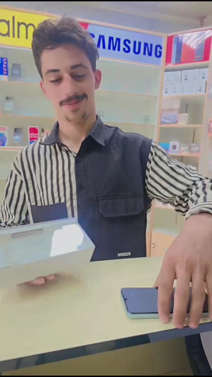 📱 الشراع للهواتف والبيع بالتقسيط المريح 📱
🌐 الشراع لخدمات الإنترنت والاتصالات 🌐
​لكل أهلنا ومتابعينا الكرام.. صار تگدر تجدد تلفونك أو تحصل على أفضل الأجهزة بأسهل الطرق!
​✅ بدون مقدمة!
✅ بالتقسيط المريح لكل من يحمل:
💳 بطاقة ماستر كارد الرافدين
💳 بطاقة الرشيد
💳 لاهلي العراقي
​وين ما تكون.. إحنا نوصلك!
🚚 يوجد لدينا خدمة توصيل سريعة لكافة أنحاء العراق.
​للاستفسار أو الطلب، التواصل  معنا عبر الهاتف:
📞 ***********

