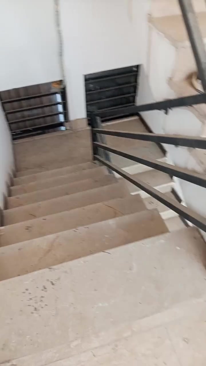 شقه للايجار الغزاليه خلف جامع ام القرى الغزاليه طابق الثالث غرفتين وصاله ومطبخ وخدمات منور نتصل مكتب العقار ***********/***********
