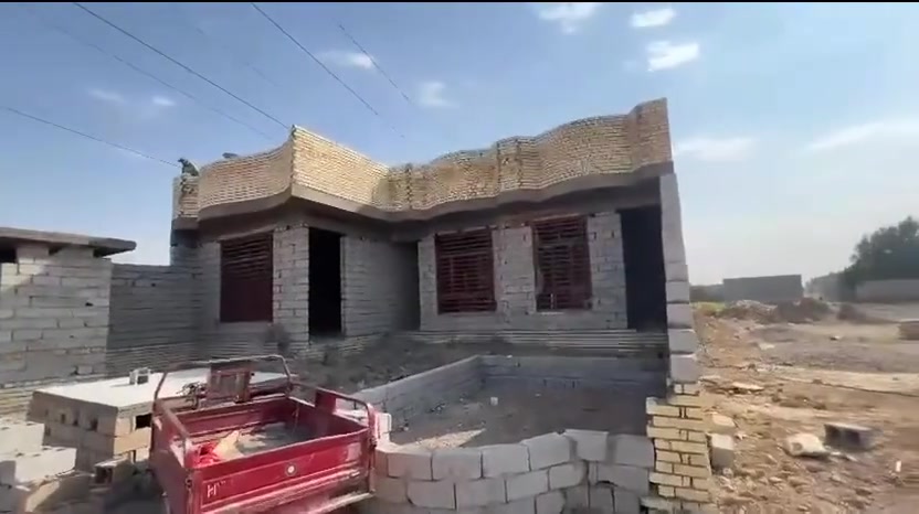 خلف بناء • درجة أولى