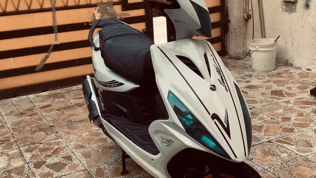 السلام عليكم 👋🏻

ماكس مضلع للبيع ‼️ 

كفاله عامه مكينه بوشه ٤٩ بلاد شلعه معدل سلف هندر نكره عليهه ويل رياضي اكزوز بوري عدل رياضي كشن رياضي سلف ٥٥ تشغيل عن بعد استان اطفاء ذاتي 
مزده والاشاره مغلفه دراجه نظيفه كلش 
مكان الدراجه العماره للاستفسار ***********
