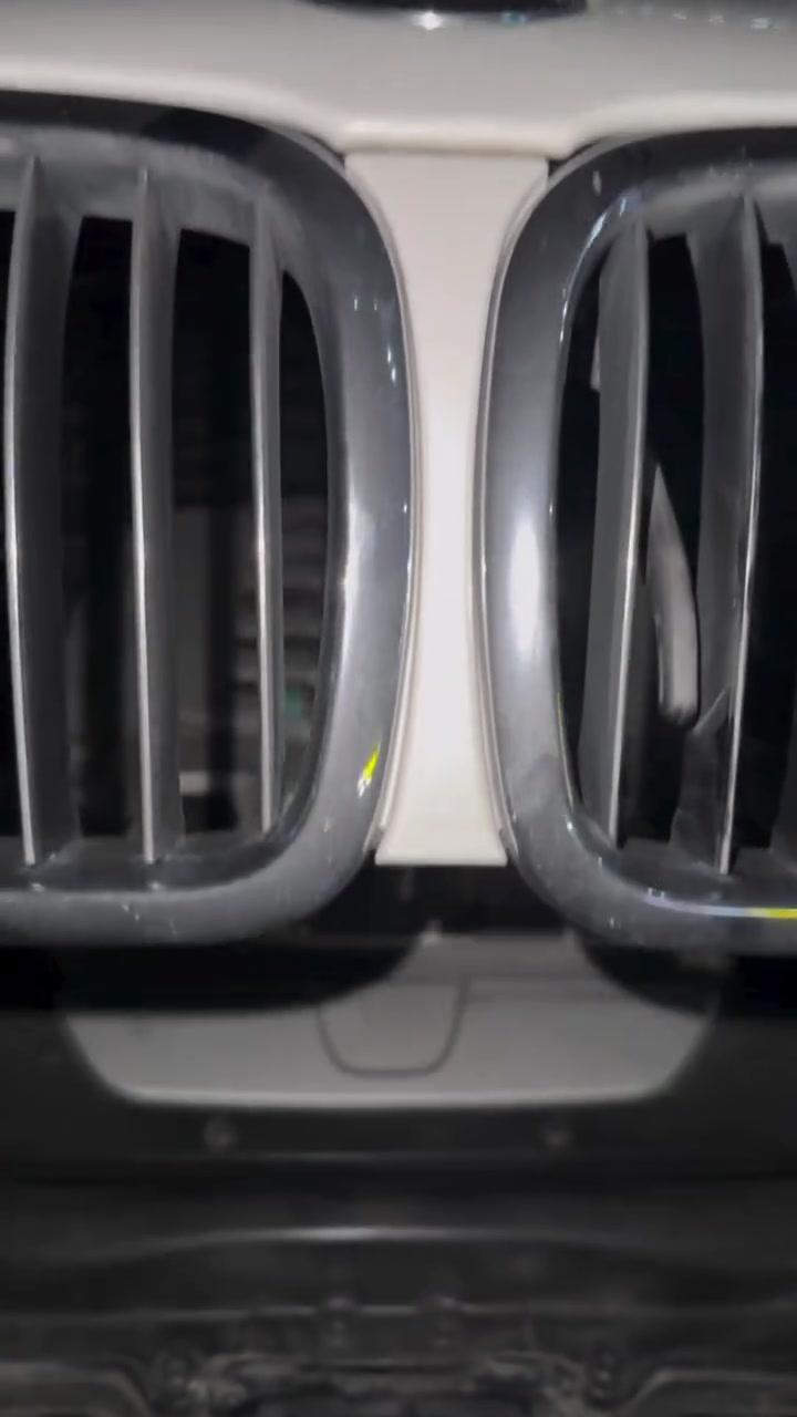 السلام عليكم 
نوادر العراق BMW 760Li E66 2009 اندفجول حصراً 2009
مبدئياً السياره مكفوله كفالة عامة ومغلفة طبقة حمايه PPF مكفوله محرك گير كهربائيات  
المواصفات/
محرك السياره 12 سلندر 
لونها ابيض صدفي وقليل بالباخرات ابيض صدفي
داخل ابيض طلب خاص نادر مع علامات طابع الاندفجول 
ابواب شفط 4 مع صندوق كهرباء
كراسي اربعه كهرباء تدفئه تبريد خزن 
شاشات خلفيه 
فرس خلفي كهرباء تحكمات كامله 
(مع وجود كيبورد خلفي خاص بالشاشات)
بردات ٥ قطع كهرباء 
رادار امامي. مثبت سرعة
سستم سماعات logic7 محيطي 
/تخم تاير جديد 
وبعد هواي وخير من الله مواصفات متنعد اهل الخبره 
يعرفونها
سعر السيارة 245$ 
/
مكان السياره /بغداد /مجمع بسماية
رقمي /***********
