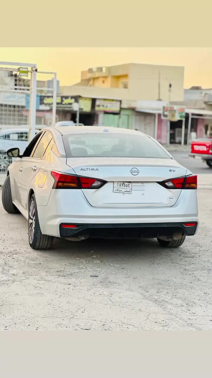 🔥 وصل حديثاً لمعارضنا (شركة الهيبة لتجارة السيارات) 🔥
🚗 نيسان ألتيما
📌 الموديل: 2023–2024 (الوجهية والنزلة الجديدة)
🎨 اللون: سيلفر (رصاصي ملكي)
⚡ الفئة: SV (فئة نظيفة، مرغوبة وكلش حديثة)
📝 المواصفات:
 شاشة عدادات ديجيتال وشاشة وسطية.  
 ماشية مسافة (48,306 ميل).  
 الداخلية لونها رمادي هادئ ونظيف، گير ومحرك جديد (شرط السحب والـ PDI).  
 الستيرن وكلشي شغال وبديكورات الوكالة.  
بصمة شباب ورياضية، وتدلل على العيون، موتر جاهز للترقيم والنقرة الطيبة (تحمل لوحة فحص مؤقت).  
📍 الموقع: الشرقاط الجميله
📞 للإستفسار والسعر، يرجى مراسلة الصفحة أو الاتصال على الأرقام المثبتة: ***********
(أهلاً ومرحباً بالجميع، شراي حقيقي ما نختلف وياّه) 🤝
