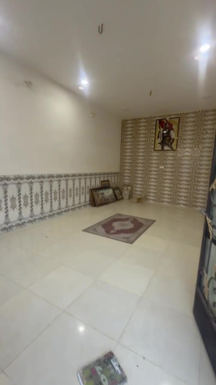 السلام عليكم بيت للبيع بحي اور الثانيه كونكريت مسلح البيت شغل درجة اولى مساحته ٢٠٠ متر يتكون من غرفتين ومطبخ وبراني وصاله ومجمع صحي داخلي وخارجي بالقرب من انور ابو الكباب وسعره مناسبة
***********
