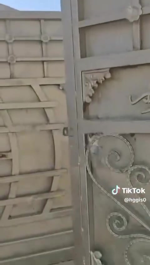 سلام عليكم بيت بشارع البحيره
لمساحه 125م يحتوي ع 2غرف نوم 
وصاله وستقبال ومطبخ وصحيات لبيت 
كامل جميع لخدمات متوفره سعر 38وبيه 
مجال بصيط ***********

