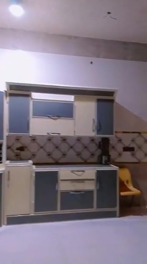 السلام عليكم البيت البيع المساحه 200مطلوب سكان 18 سعر خاص  مكان ناصريه حي الفداء شارع الجوء يم شارع 60 رقم الهاتف ***********
