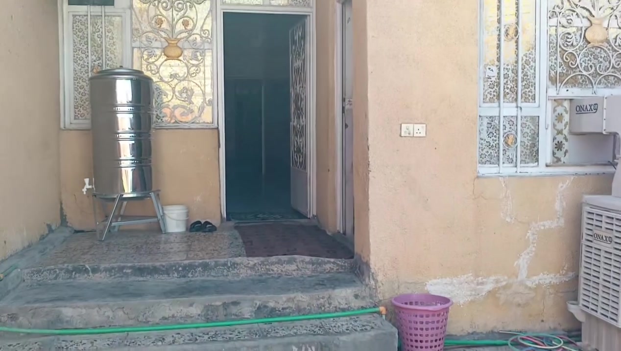 دار للبيع عنوان بغداد مدينه الصدر حي طارق الوسط المساحه 150 متر تفاصيل بالفيديو ***********☎️
