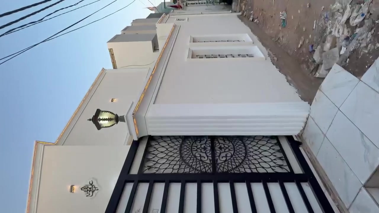 دار للبيع حي ميسان شارع الزوار قريب ع الشارع العام يبعد 400متر على شارع 60 المساحه 200متر يحتوي ع غرفتين وصاله واستقبال ومطبخ حمامات عدد اثنين مكشوفات عدد اثنين يباع مع الاثاث بناء طابوك جمهوري صب كونكريت شغل حلو ومرتب السعر 110 وبي مجال
للاتصال البيت فارغ ممسكون حاليا
            ***********
دار للبيع حي ميسان شارع الزوار قريب ع الشارع العام يبعد 400متر على شارع 60 المساحه 200متر يحتوي ع غرفتين وصاله واستقبال ومطبخ حمامات عدد اثنين مكشوفات عدد اثنين يباع مع الاثاث بناء طابوك جمهوري صب كونكريت شغل حلو ومرتب السعر 110 وبي مجال
