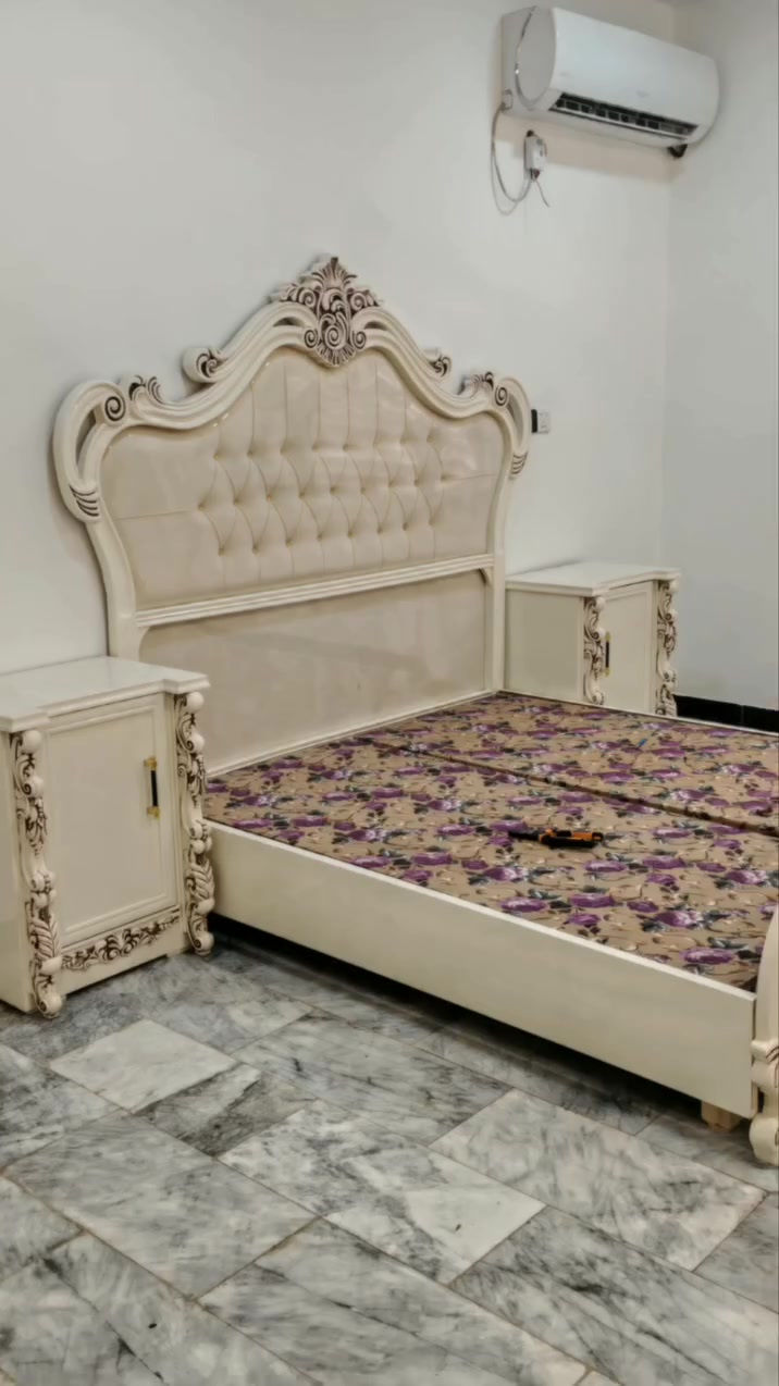 عرفه للبيع الخشب عراقي مصبوغ صبغ تركي جديده مابيها شخط السعر مليونين ونص
العنوان نجف مناذرة 
الرقم ***********
