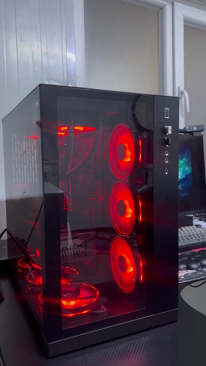 السلام عليكم شباب شلونكم
#للبيع تجميعة Gaming Pc 
المواصفات 

معالج cor i9 13900f ☠️

كرت شاشة Asus tuf 4070ti 12G🔥

مذر بورد Asus Rog Strix Z690-E 

رامات corsair dominator 2x16 32g ddr5 ☠️

بور سبلاي deep cool 850w gold 

مبرد deep cool 360mm liquid 

هارد للنظام 1 تيرا ssd

 Auer8 Case Lian Li🔥

مستخدم شبه جديد كفالة عامة نظافة 100% 
للتواصل *********** whatsApp# 
او مسنجر عبر الصفحة 
مع تحياتي ومحبتي 
Joy-Store ❤️
