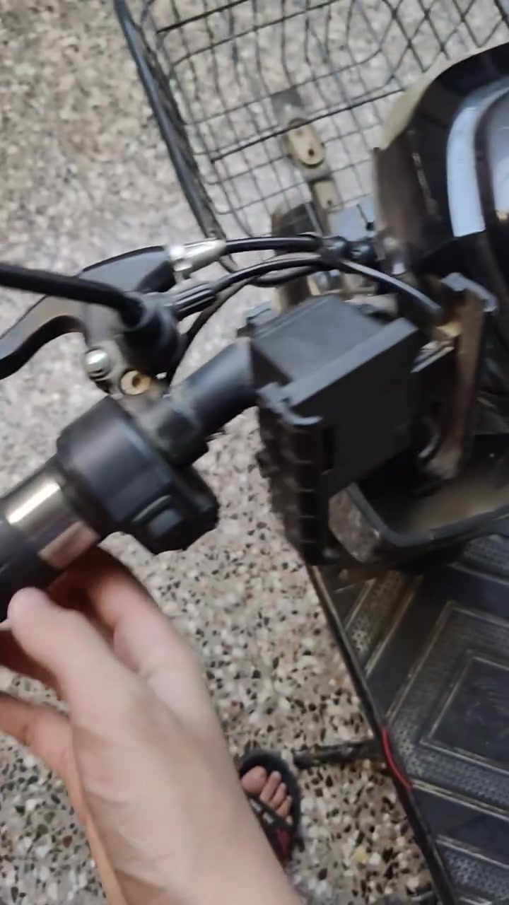 سلام عليكم
دراجة كهربائية Gicin SK8 للبيع 🛵⚡
مستعملة أكثر من سنة، وحالتها جيدة وكلشي بيها شغال.
🔋 البطاريات جديدة
🔌 الشاحن الأصلي موجود
⚡ تمشي تقريباً 20 كم بالشحنة حسب الاستخدام
💡 أضوية، إشارات، كلشي شغال
حامل للهاتف

💰 السعر: 275 ألف دينار عراقي وبي مجال بسيط

المكان: بغداد الشعلة

للاستفسار التواصل عبر الواتساب 
***********
