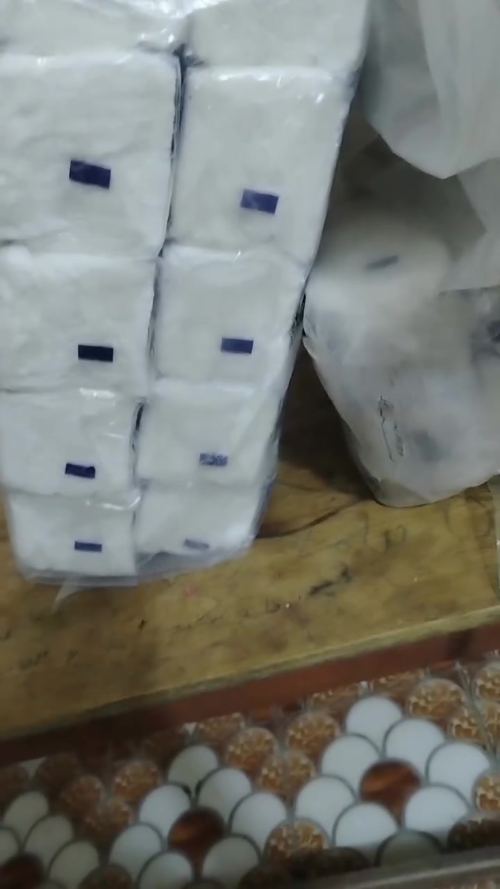 السلام عليكم وصلنه كلنس ١٠ قطع ب٨ الف ديالى بلدروز *********** توصيل مجاني داخل بلدروز
