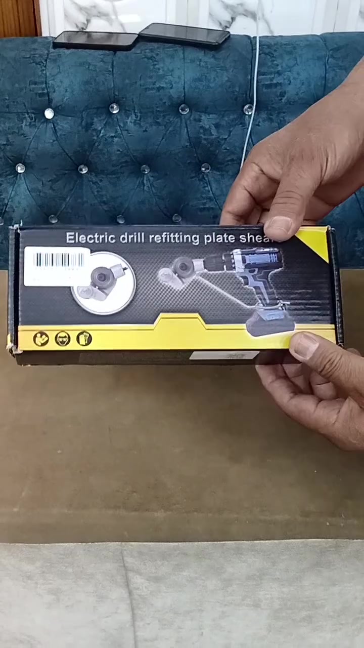 ملحق ✂️  صفائح معدنية السعر 10 الف بغداد *********** متوفر توصييل جميع المحافظات

نص مكتوب في الصور:
- انتقال < Electric Drill Shear ...Attachment for
- هذه قطعة ملحق مقص صفائح معدنية (محول دريل إلى قاطع بليت) تظهر في الصورة داخل علبتها.
- معلومات عن الأداة
- • الوظيفة الأساسية: تحويل الدريل الكهربائي أو دريل الشحن إلى مقص آلي لقص الألواح المعدنية.
- • المواد المناسبة: تُستخدم لقص صفائح الحديد، الألمنيوم، النحاس، والفولاذ الرقيق بدقة.