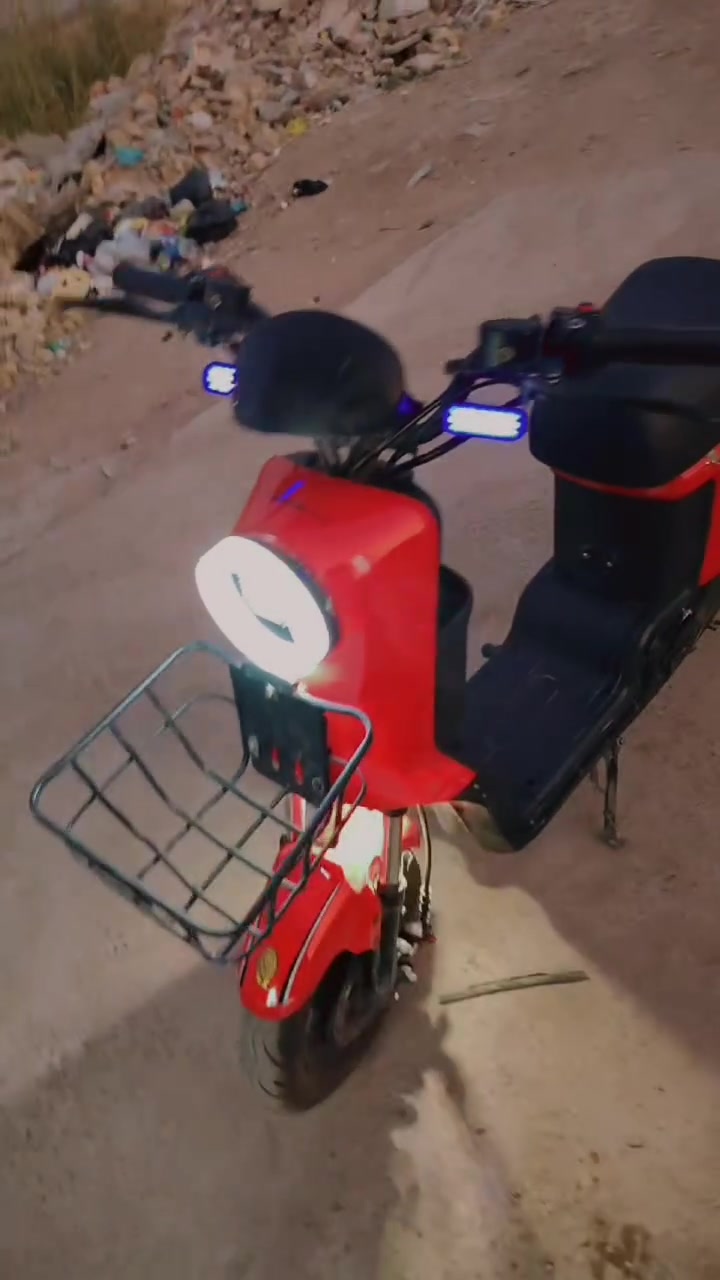 دراجة R9 شحن كهربائية 🔥 
🚲 الموديل: R9
🔴 اللون: أحمر
⚡ كهربائية بالكامل! من عدا الهورن غير شغال
🔋 بطاريات شحن جدد
💡 لايت أمامي قوي
💡 إشارات أمامية وخلفية
ستاند جانبي
كرسي جديد ومريح
شكل رياضي وحلو
تمشيك بالشحن الوحده 10 الئ 15 كيلو حسب وزن الراكب
السعر 275 وبيه مجال للطيبين
العنوان بغداد الدوره ابو دشير
للأتصال علئ هذا الرقم 👇
***********
