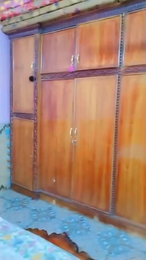 سلام عليكم غرفة للبيع ام ستة طابقين كاملة الستفسار عل رقم ***********
