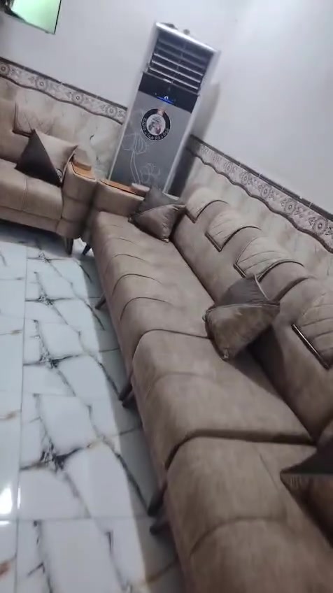 من رخصة ألادمن
عيني تخم ديوان كورنر ٢٠ طول ١٤ متر تفصال بمعنى الكلمه درجه اولى جديد شغل معمل احنه مشتغليه
لون قهوائي مطعم ب جوزي موديل أبو طبله بيه قنفتين مفصوله مع زاويه وحده مثل ماموضح بالصور يوصلك اي اختلاف عن تفاصيل يرجع سعره مليون وربع بيه مجال بسيط بس شراي يتصل *********** متوفر واتساب أو مراسله الخاص
