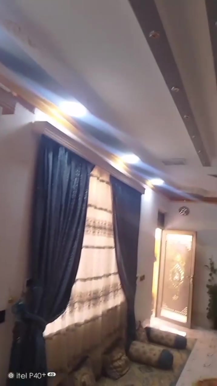 بيت للبيع مع مضيف مستقل
مجموع المساحه 500
واصل ماء وكهرباء ومدارس وتبليط
مع سبالت عدد ٦
  مع طاقه شمسيه
مع مبرده دكتات 
البيت فول ماناقصو حبايه
السعر 80مليون
المنطقه.. الحويجه  حي السلام.. العيثات
للتواصل ***********
