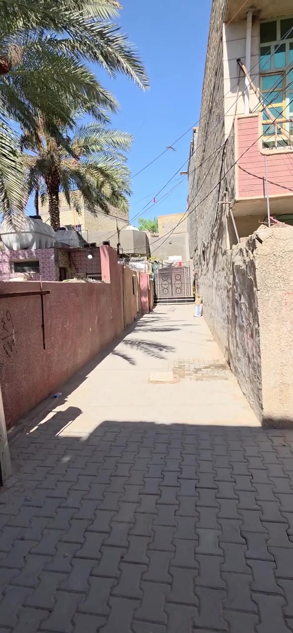 بيت للبيع المساحة ١٠٠م طابو زراعي قبل المدخل مال صيطره جميع الخدمات متوفره السعر 37 وبي مجال للإستفسار يرجى مراجعة الدلاليه الأمير عنوان دلاليه شارع ابو علي مقابيل المدرسة الأهلية ***********
