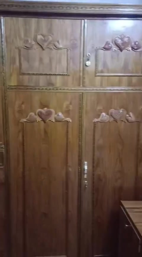 السلام عليكم 
غرفه اخشاب صاج عراقي للبيع 
7 قطع الغرفة ما مستخدمه نهائيا جديده 
وجبيره 
ملاحظه/ التصوير ما واضح الغرفه كلش حلوه تجي وتشوفها بعينك وتقتنع 
العنوان النجف الاشرف قضاء المناذره 
الرقم الاستفسار/ ***********
السعر تواصل وياي وبيك خير وتدلل
