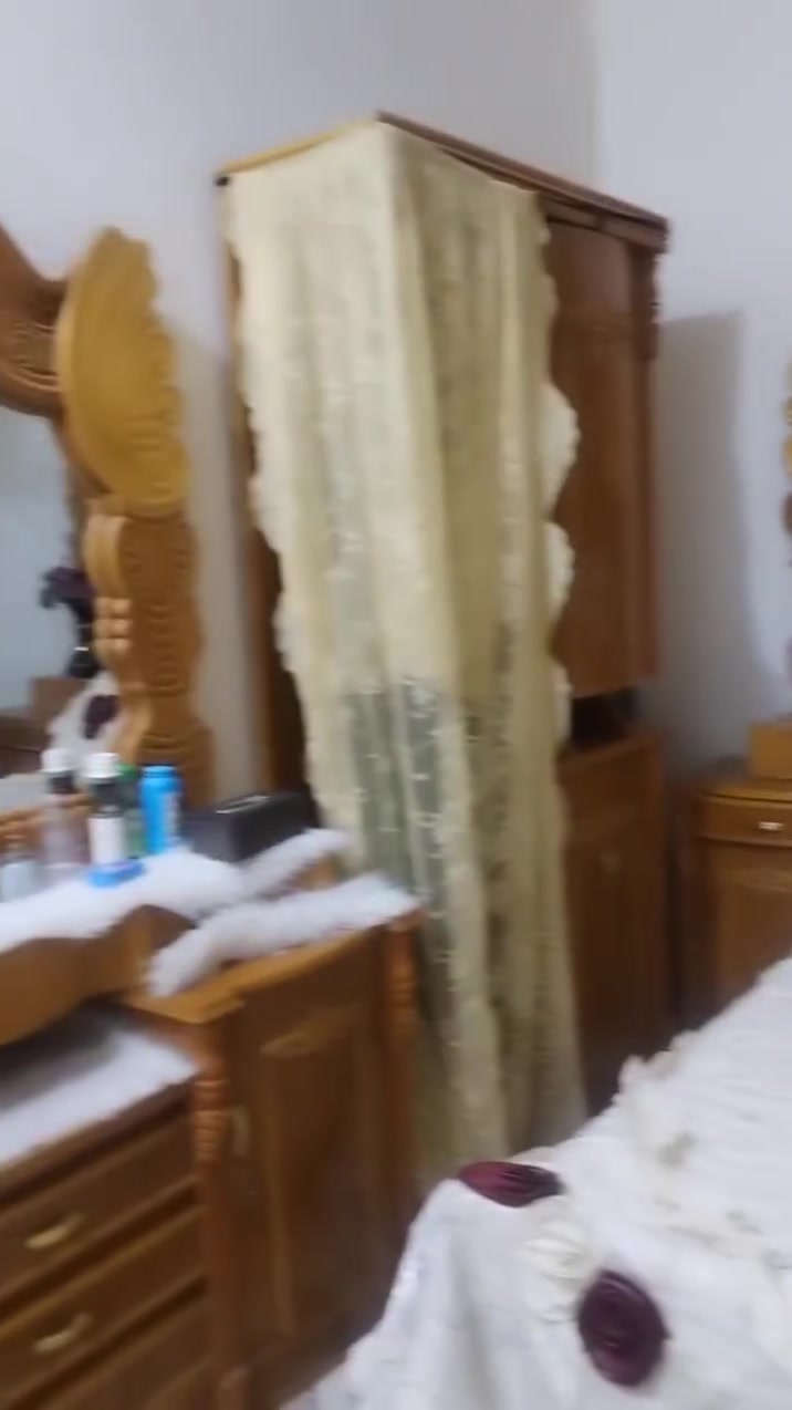 السلام عليكم غرفة خشاب تزكام عراقي استخدام قليل سبب البيع حجمها كبير والغرفه صغيره مابيه مجال مكان ضيك المكان الهوير السعر 3 مليون وبيه مجال قليل ***********
