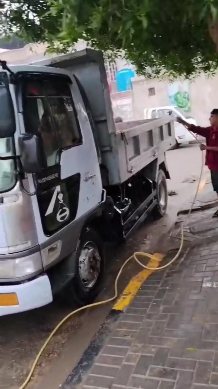 السلام عليكم هينو طيره للبيع كير ن وكسن  وبدي نضيف مكينه بيها قليل تبخير رقم بصره بسمي وسنويه بعدها ما نافذه تحويل ثاني يوم موديل 92سايد برك  كهربائيان   الكيلو متر  الرون شقاله سياره نضيف وجاهزه مكاني البصره القبله السعر 130وبيها مجال الرقم +***********+***********غير متوجد علا الفيس
