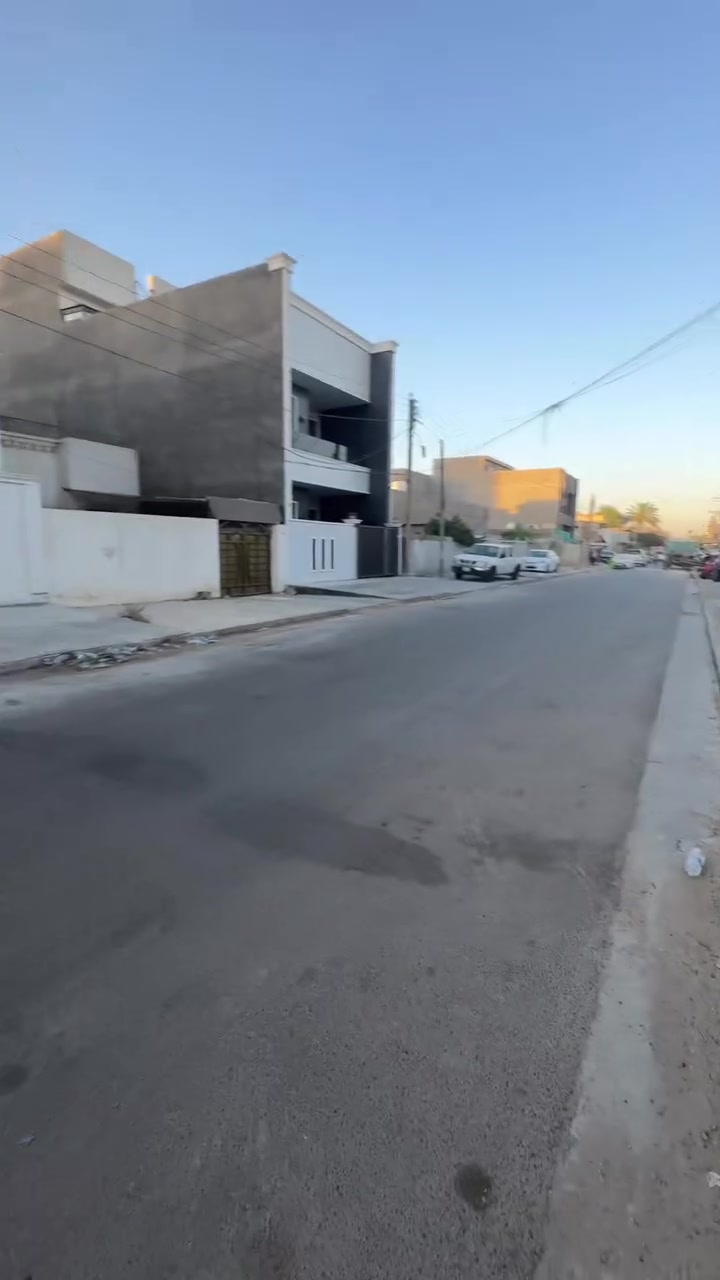 السلام عليكم دار للبيع مساحه ١٥٠ متر
محله ٨٠٣ شارع عريض نافذ ثاني بيت عن الشارع
الطابق الارضي صاله ومطبخ وصحيات وغرفتين نوم
الطابق الثاني ٤ غرف وصحيات
مجموع الغرف ٦ غرف
للاستفسار اكثر الاتصال ***********
