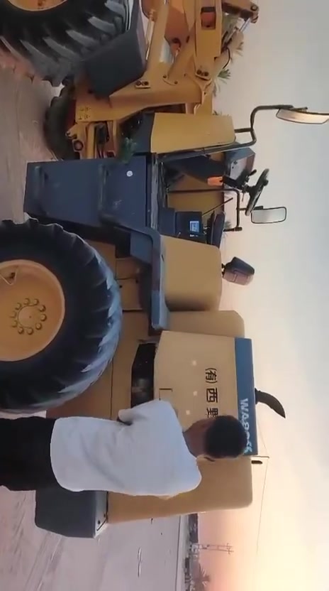 شفل كوماتسو 80 
كير مضخات
موديل 2019 معله
مرقم بغداد. إنكليزي
سنويه بأسمي
محرك 4سلندر أزوره
ما مفتوح بيه برغي بوضع الشركه
مشتغل 2000 ساعه دخول جديد
مشتغل عندي اقل من 50 ساعه
مكفول كفاله عامه ما مبدل بيه كلشي 
ولا مفتوح بيه كلشي
بعده بوضع الشركة
السعر٢٤٠
للاستفسار الاتصال على الرقم ***********
