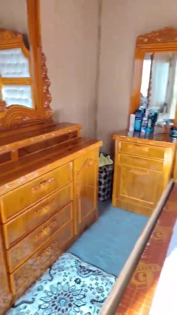 غرفه نوم صاج نظيفه مثل ما واضح للبيع سعر مليون وبيه مجال لشراي للاستفسار الاتصال على الرقم ***********
