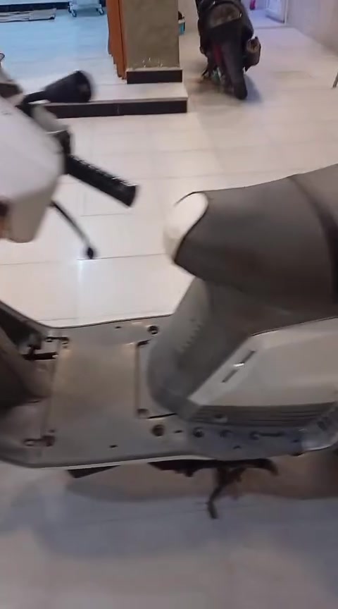 السلام عليكم دراجه سي فاي ياباني لبيع دراجه نضيفه كلشي بيه شغال مكانه واسط انوار صدر لي شراي يتصل ودلل***********
