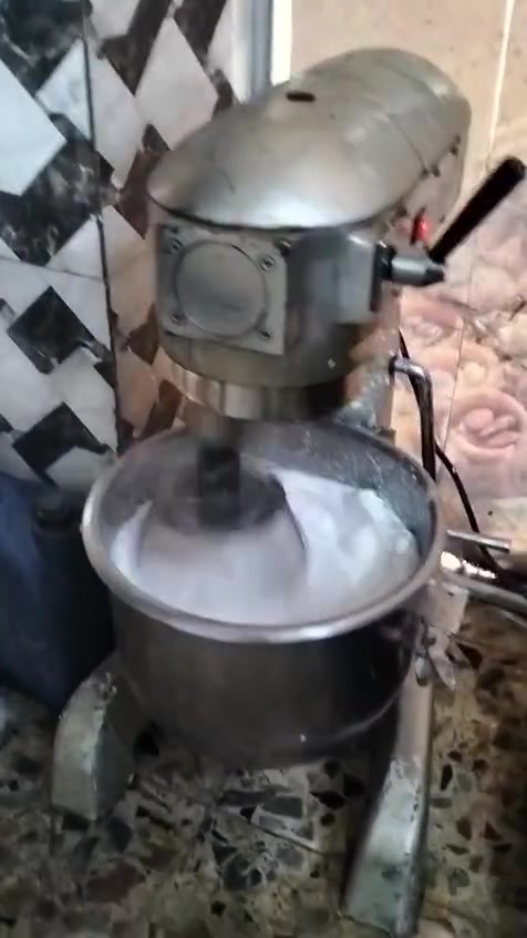 سلام عليكم خلاط كيك للبيع يفيد اصحاب مشاريع منزليه وبسعر مناسب مكان بغداد الكماليه نهايه الشارع ٧٠ قرب السوق لمعرفه السعر والتفاصيل اتصال *********** سعدي انه مكلف بلنشر
