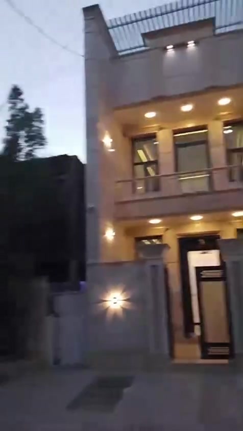 مشتمل 100 متر للبيع 20/5
بناء حديث زيرو
فرع الدرويش او مطعم الضياء شارع الوسط
للتواصل  ‭***********‬  مكتب دجله
