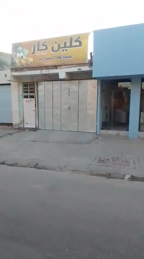 عقار  تجاري للبيع في حي الوفاء قرب مجسرات الزهراء مساحة 200متر مؤجر حاليا إلى محلين بسعر جدا مناسب للتواصل ***********
